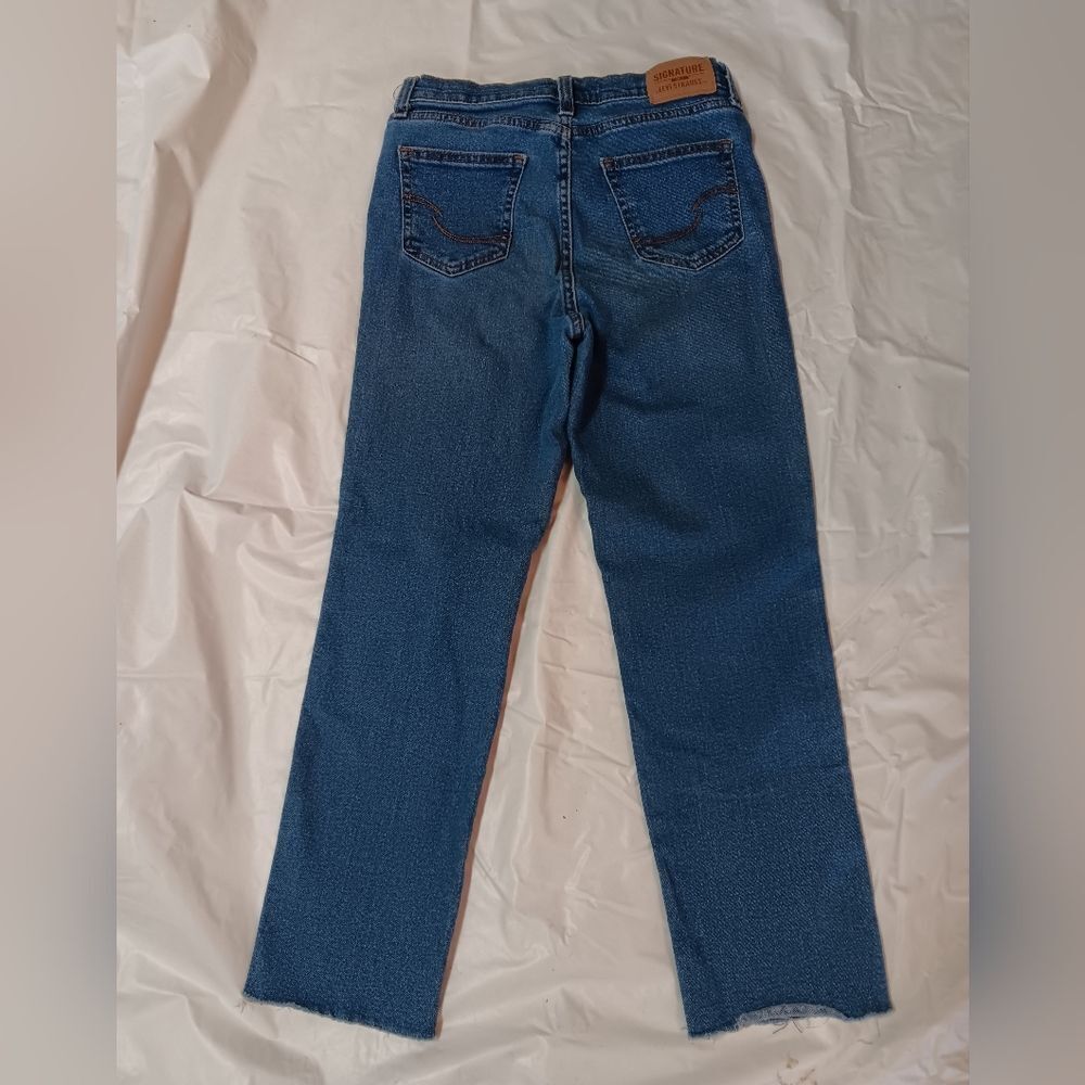 Levi's Women's High Rise Ankle Straight Jeans in Deep Blue Size W/4